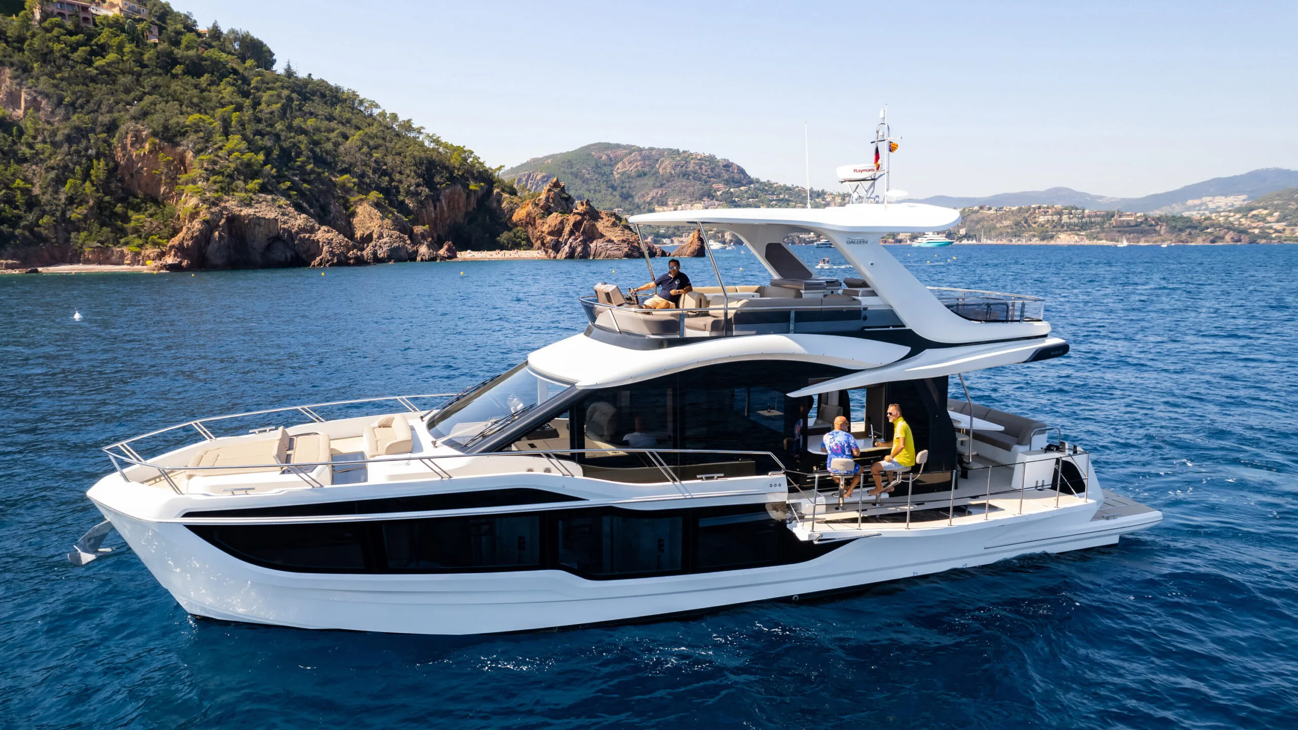 galeon-560-fly-yacht2